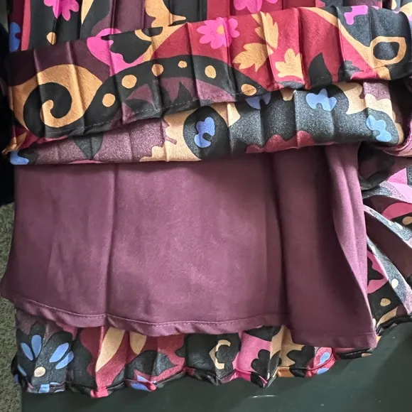 Ann Taylor Paisley pleated midi skirt size 0. Side zipper with hook &amp; eye.