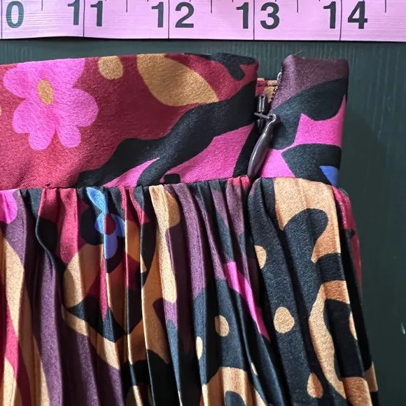 Ann Taylor Paisley pleated midi skirt size 0. Side zipper with hook &amp; eye.