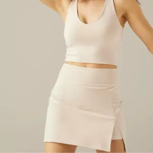 Beyond Yoga Heather Rib Hold Court Skirt Womens Small Cream Mini Slit Athletic