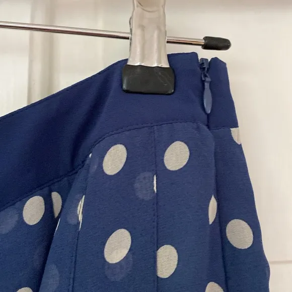 Boden Navy and Cream Pleated Knee Length Skirt Polka Dot Printed Pleats Size 8 R