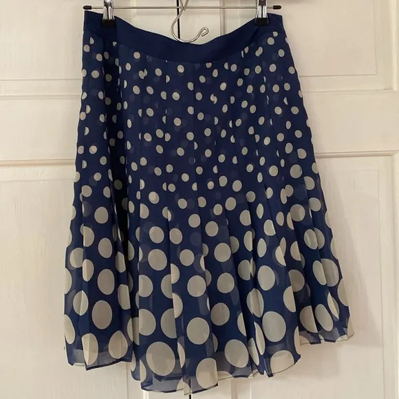 Boden Navy and Cream Pleated Knee Length Skirt Polka Dot Printed Pleats Size 8 R