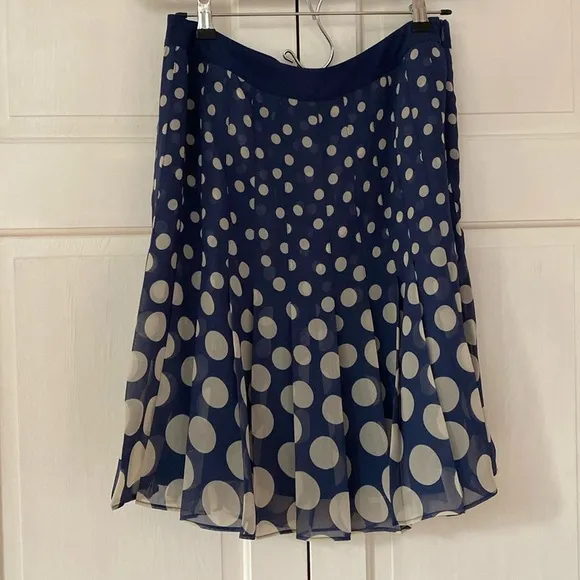 Boden Navy and Cream Pleated Knee Length Skirt Polka Dot Printed Pleats Size 8 R