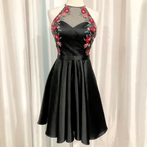 BOUTIQUE Short Black Halter Gown Size 4