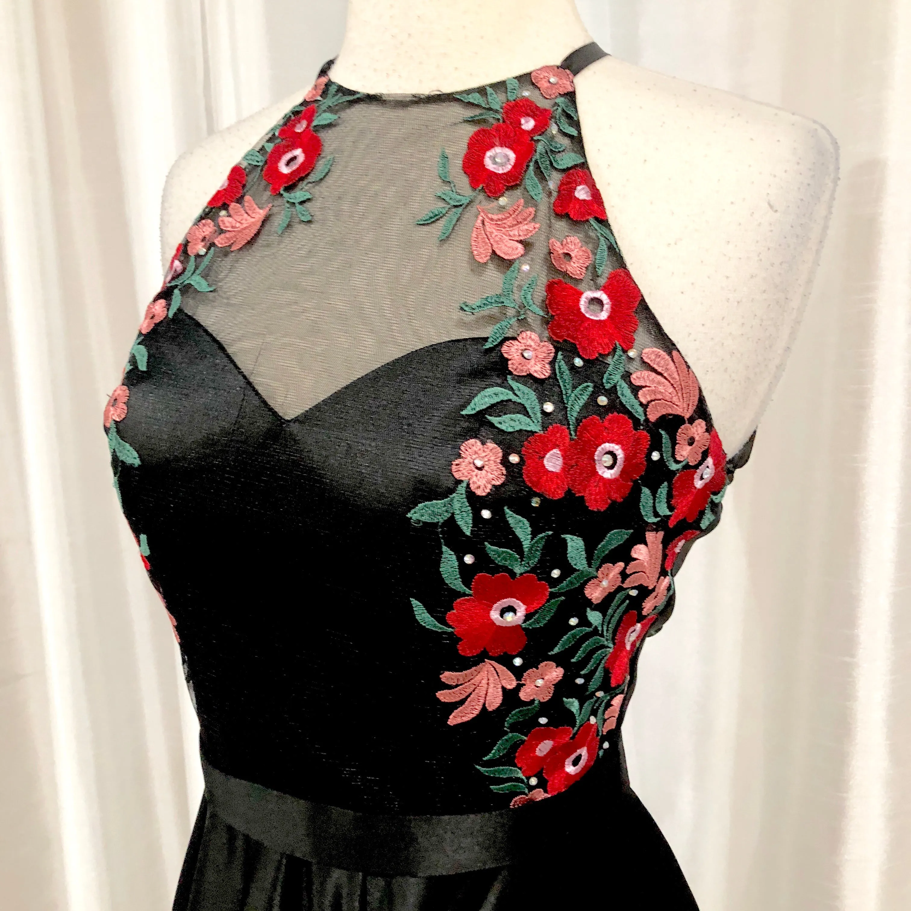 BOUTIQUE Short Black Halter Gown Size 4