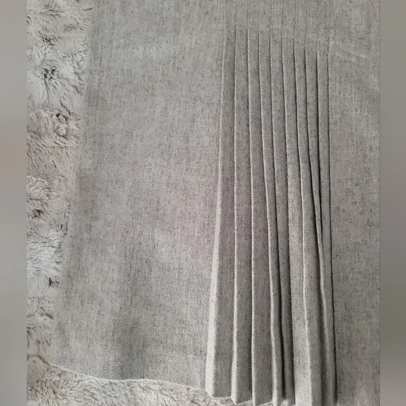 CLUB MONACO Grey Wool Pleated Skirt, Size 10 NWT