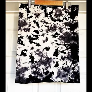 EUC bebe Tie Dye Seamless Mini Skirt in Size Medium/Large