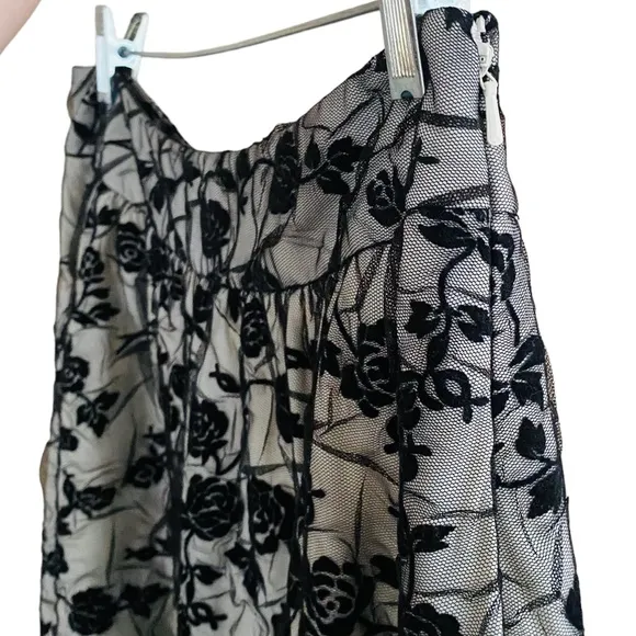 For The Republic NWT Black Cream Floral Lace Satin Ribbon Pleated Hem Skirt Sz 8