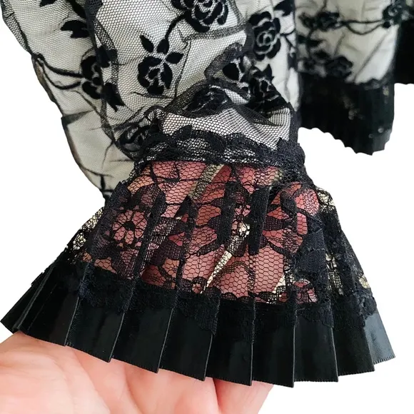 For The Republic NWT Black Cream Floral Lace Satin Ribbon Pleated Hem Skirt Sz 8