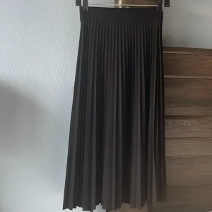 Forgotten Grace pleated skirt XS