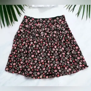 Kate Spade mini casa floral pleated skirt SZ 10