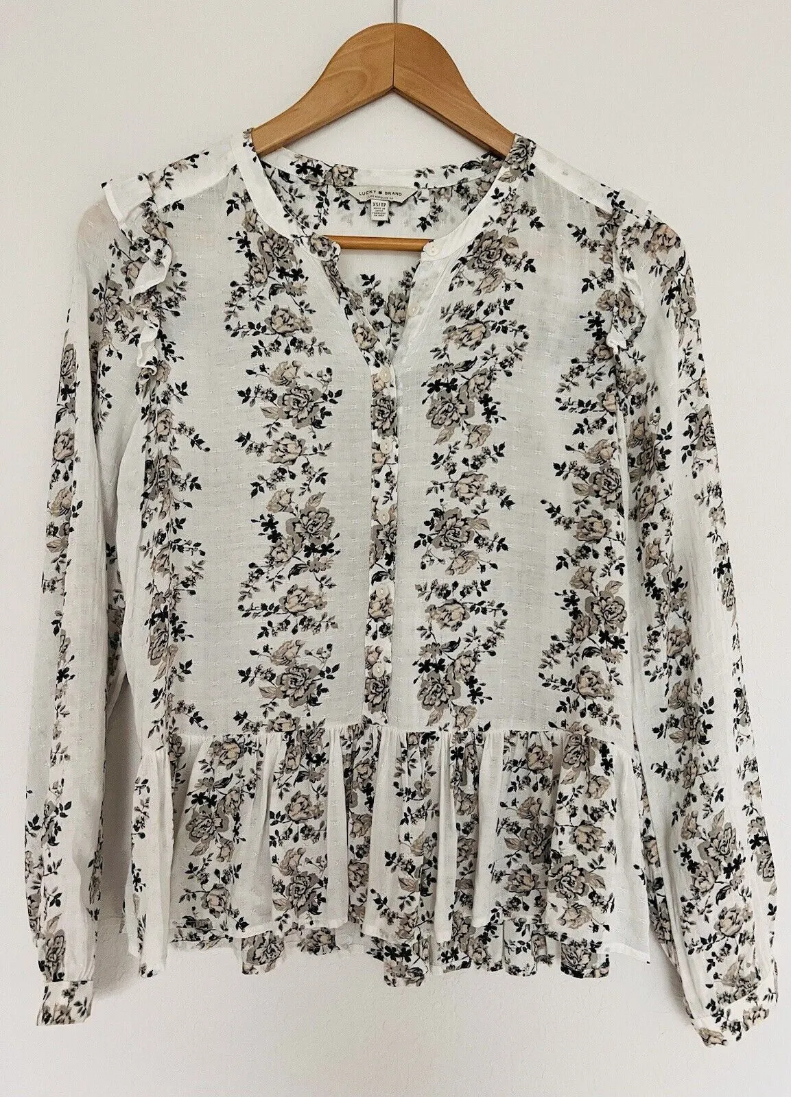 LUCKY BRAND Valentina Cream Floral Top Sz XS Long Sleeve Ruffle Shoulder Detail