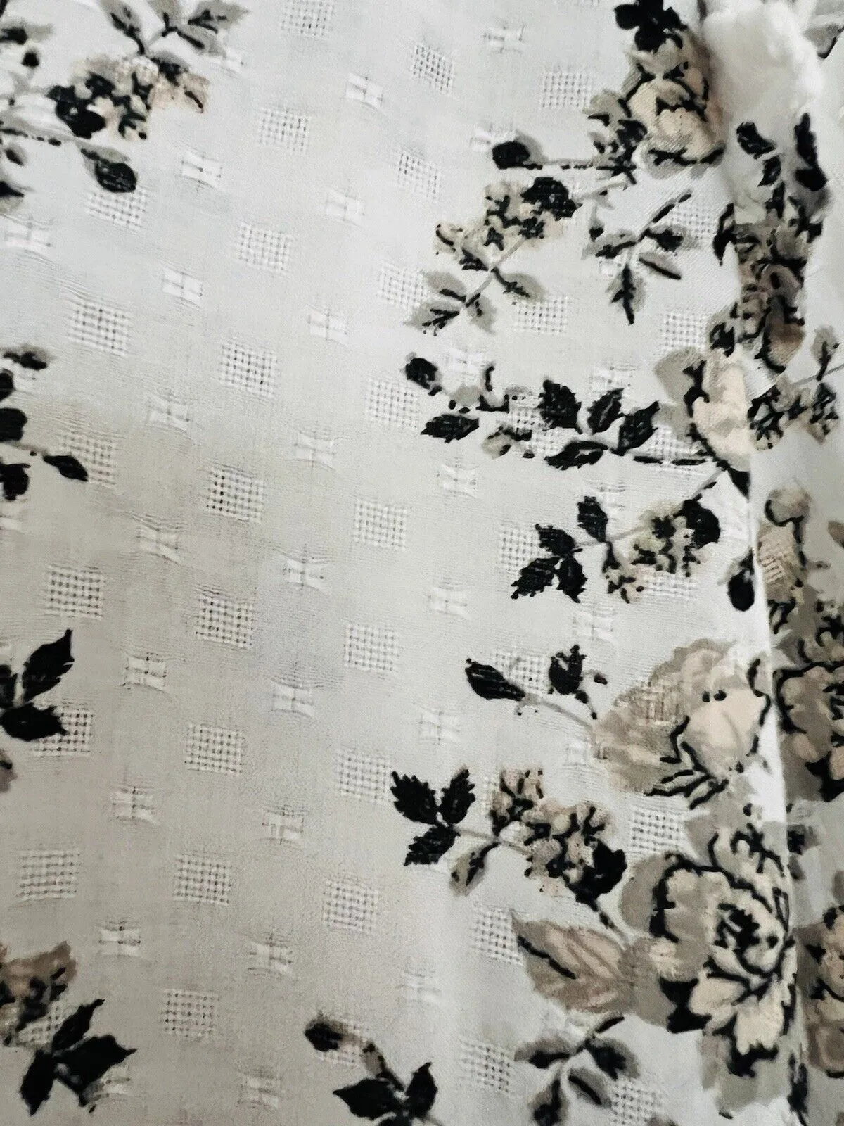 LUCKY BRAND Valentina Cream Floral Top Sz XS Long Sleeve Ruffle Shoulder Detail