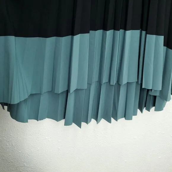 NWOT ATHLETA Color Block Swing Foward Pleated High Low Midi Athletic Skirt