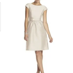 NWT Alfred Sung Snow White Cocktail Dress Size 10 Bateau Neck Cap Sleeves Belted