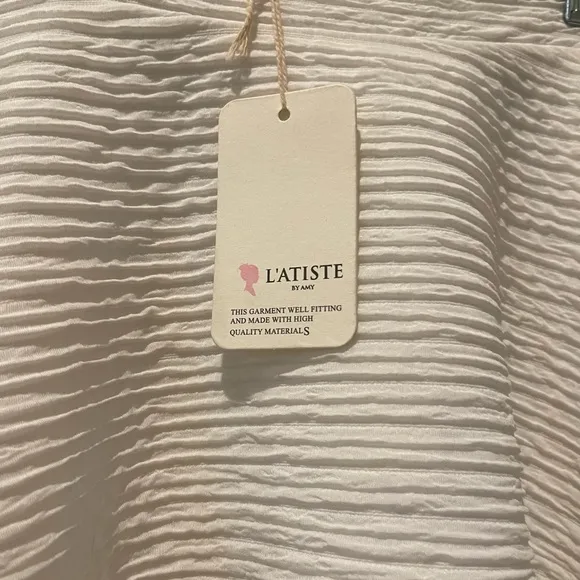 NWT L’Atiste White Textured skirt
