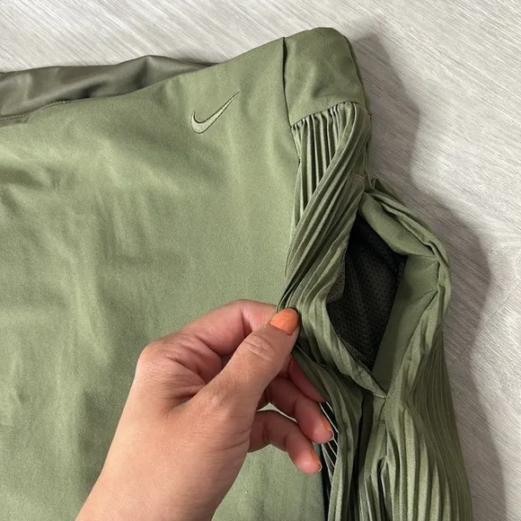 nwt // Nike flex golf victory drifit UV CK7797 Olive Green skort