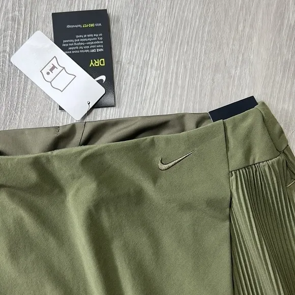 nwt // Nike flex golf victory drifit UV CK7797 Olive Green skort