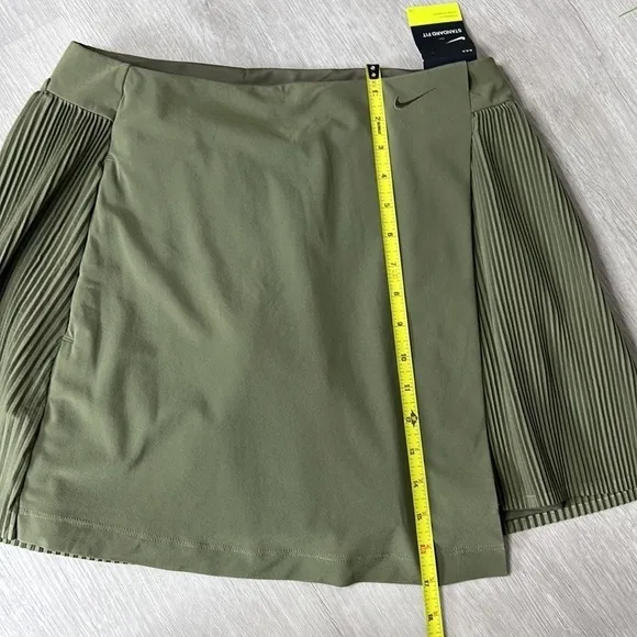 nwt // Nike flex golf victory drifit UV CK7797 Olive Green skort