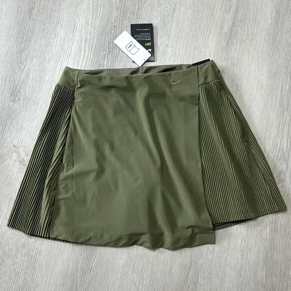 nwt // Nike flex golf victory drifit UV CK7797 Olive Green skort