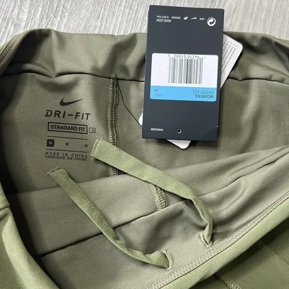nwt // Nike flex golf victory drifit UV CK7797 Olive Green skort