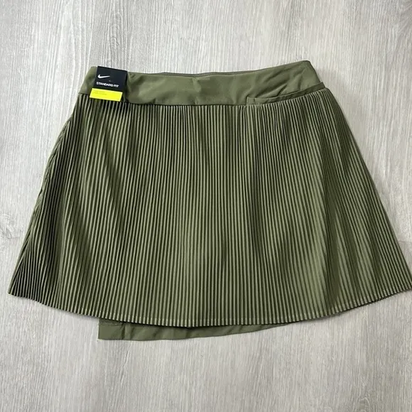 nwt // Nike flex golf victory drifit UV CK7797 Olive Green skort