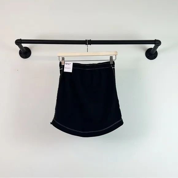 NWT Nike Swoosh woven high-waisted mini skirt in black