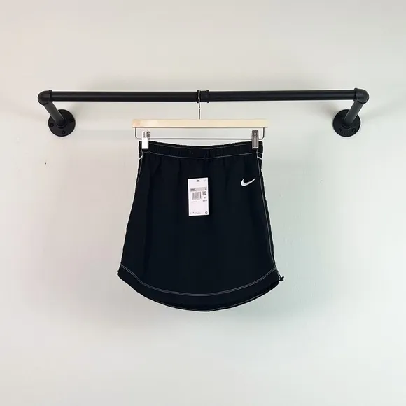 NWT Nike Swoosh woven high-waisted mini skirt in black