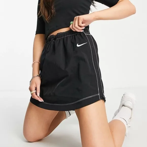 NWT Nike Swoosh woven high-waisted mini skirt in black