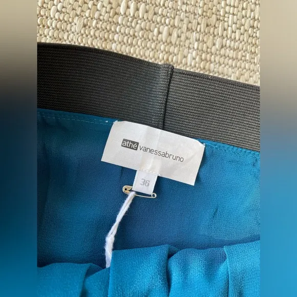 NWT Vanessa Bruno Silk mini skirt in size 4