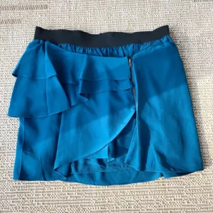 NWT Vanessa Bruno Silk mini skirt in size 4