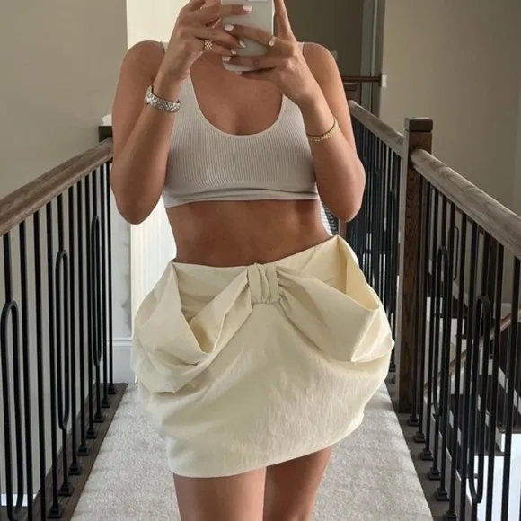 NWT Zara Voluminous Mini Skirt with Bow Detail, Size M