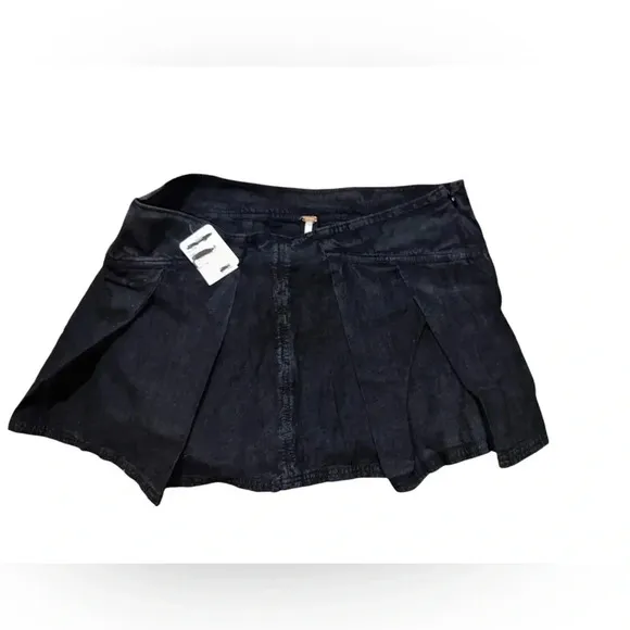 Pleated Black Heartbreaker Mini Skirt/short Skort.FREE PEOPLE. Women’s size 4
