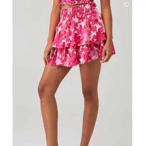 Tiare Hawaii Olivia Skirt Fiji Flowers Pink NWT - Size M/L