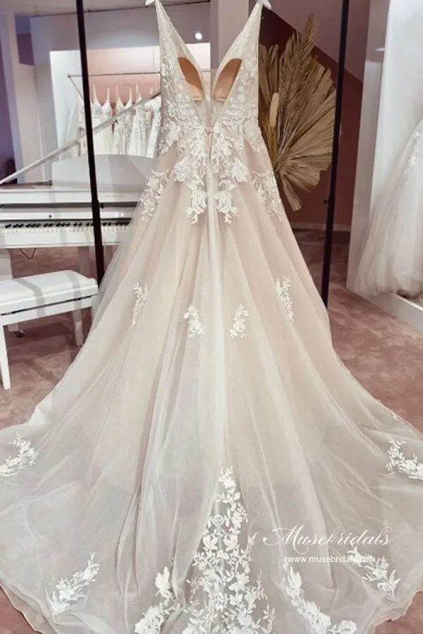 Tulle A-line V-neck Floral Lace Vintage Wedding Dress With Court Train, MW1085