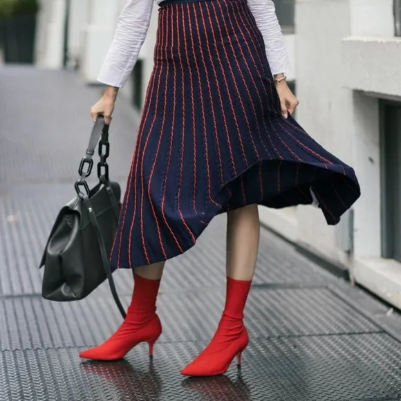 Zara knit scalloped pleated midi skirt navy red