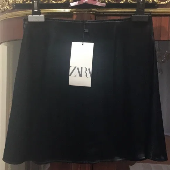 Zara satin effect Black mini skirt skort with button details Sz.XS
