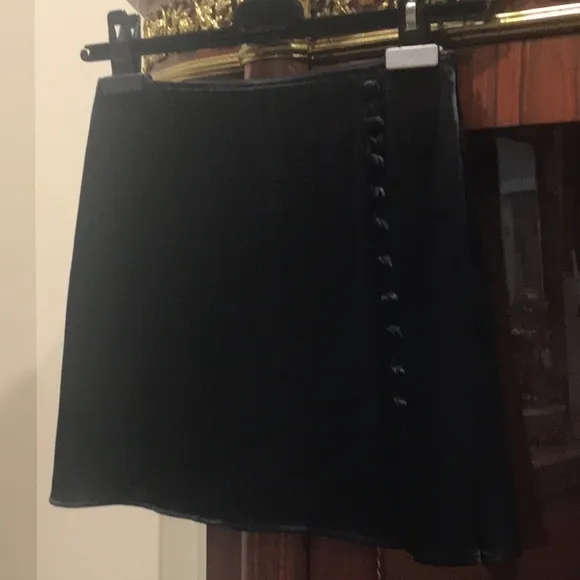 Zara satin effect Black mini skirt skort with button details Sz.XS